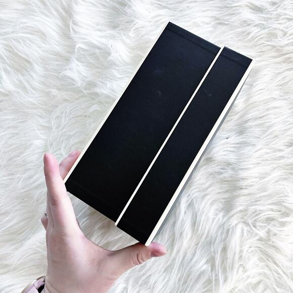 Jo Malone Candle Box with Bow - Picture 4 of 6